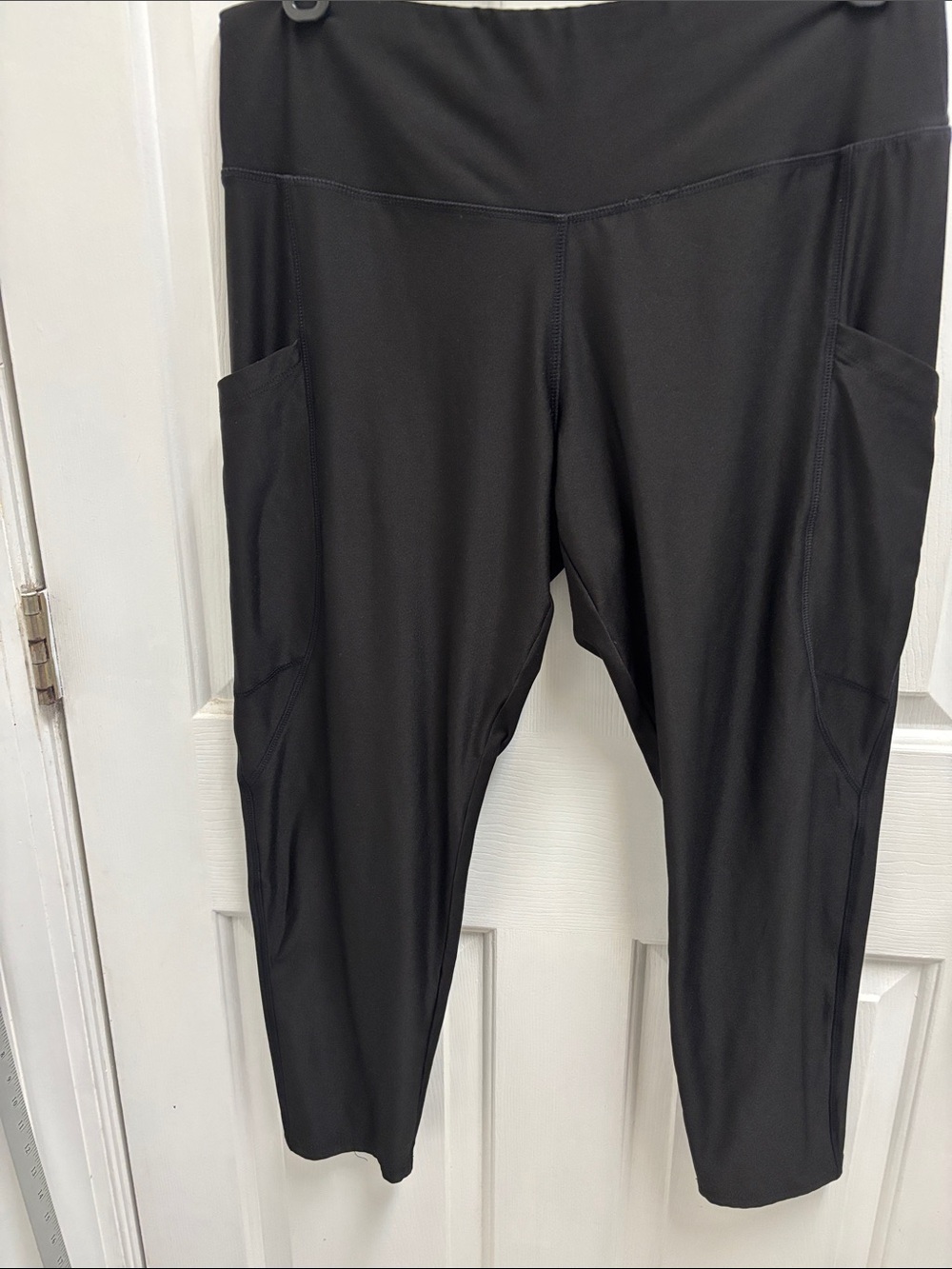 High-Rise Black Capri Leggings with Side Pockets